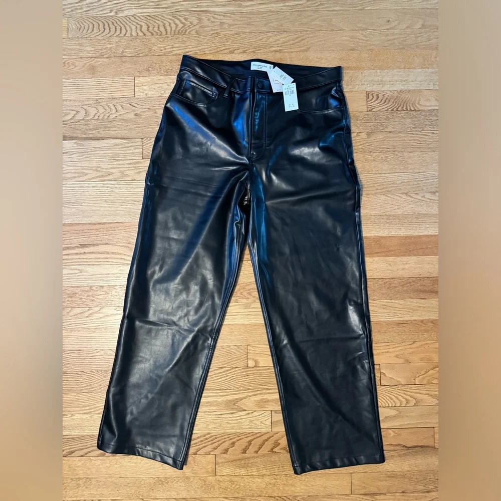 NWT Abercrombie Black Vegan Leather High Rise Loose Pant size 14 - Picture 4 of 10